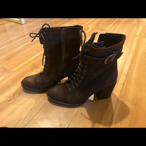 UGG boots size 8 brown.